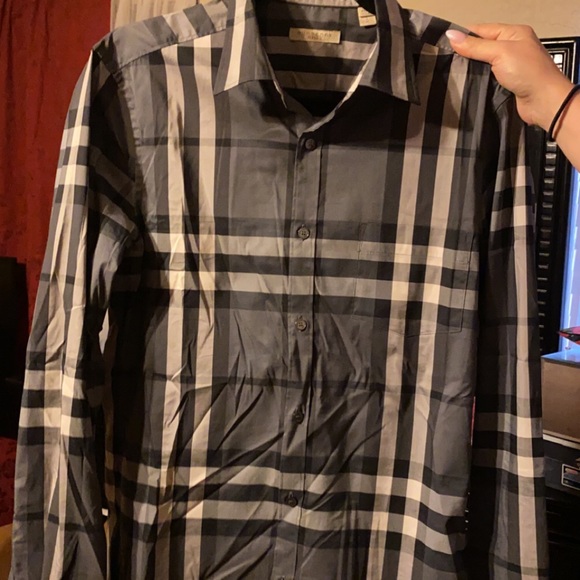 Burberry dress shirt only wore it one time